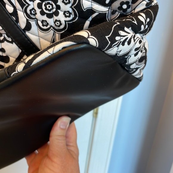 Vera Bradley trimmed vera tote in midnight paisley new with tags - Picture 8 of 10